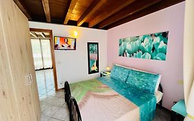 Desenzano Central Apartment With Balcony